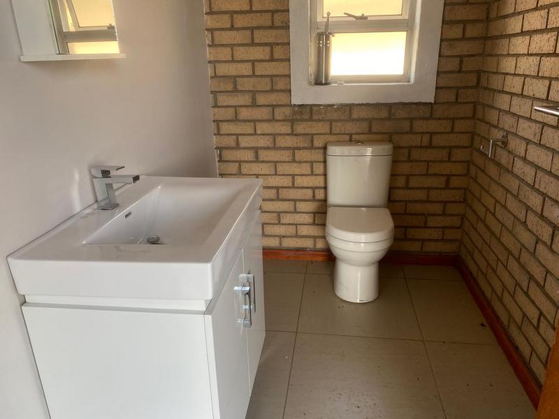 5 Bedroom Property for Sale in Balmoral Eastern Cape